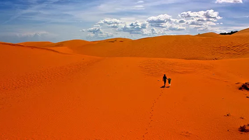 Visit the red sand dunes at sunset (Mui Ne)